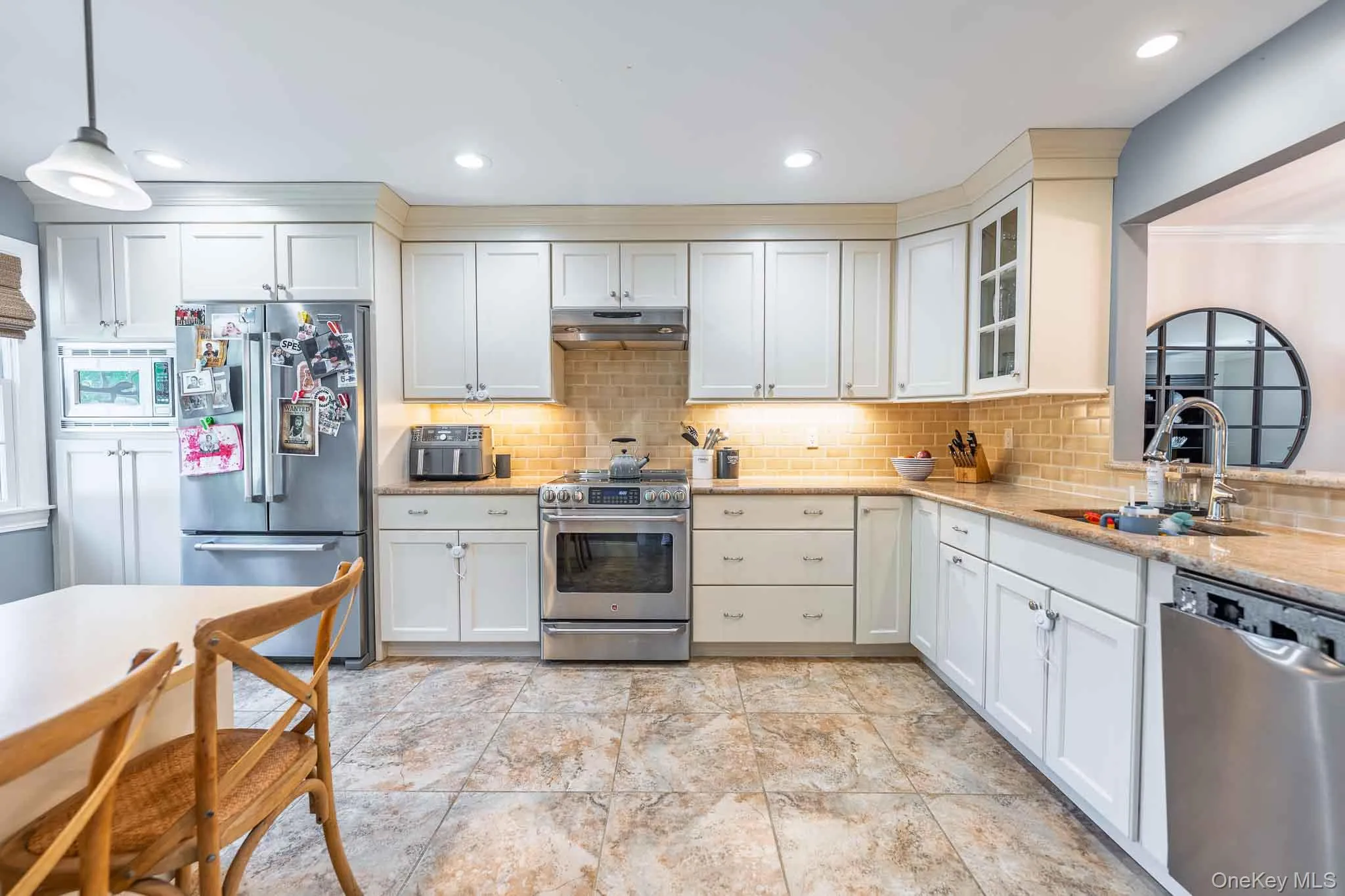 16 Pine Street, Huntington, NY, 2 Bedrooms Bedrooms, 5 Rooms Rooms,2 BathroomsBathrooms,Residential Lease,For Rent,Pine,0,1041545 16 Pine Street, Huntington, NY, 2 Bedrooms Bedrooms, 5 Rooms Rooms,2 BathroomsBathrooms,Residential Lease,For Rent,Pine,0,1041545