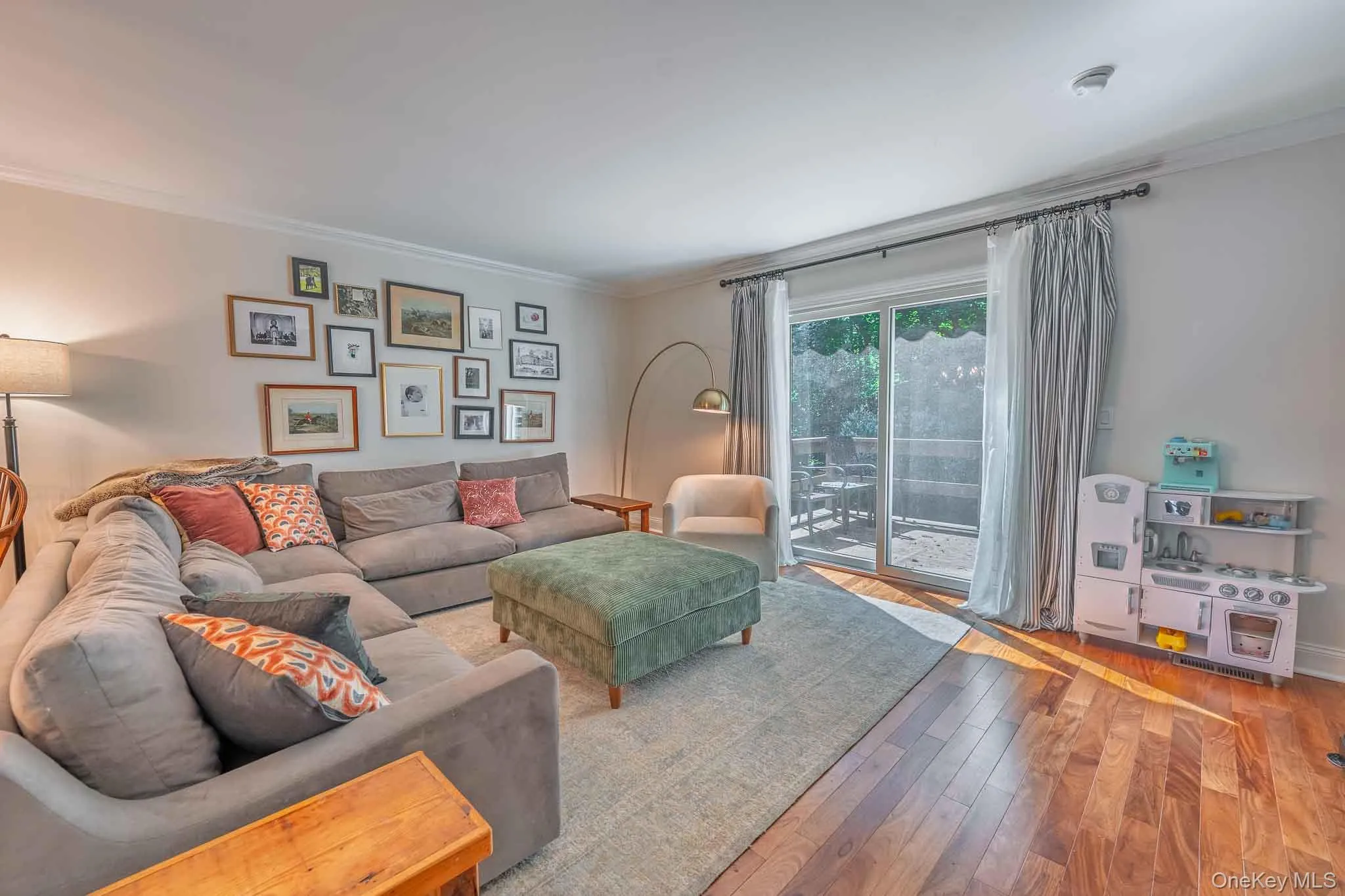 16 Pine Street, Huntington, NY, 2 Bedrooms Bedrooms, 5 Rooms Rooms,2 BathroomsBathrooms,Residential Lease,For Rent,Pine,0,1041545 16 Pine Street, Huntington, NY, 2 Bedrooms Bedrooms, 5 Rooms Rooms,2 BathroomsBathrooms,Residential Lease,For Rent,Pine,0,1041545