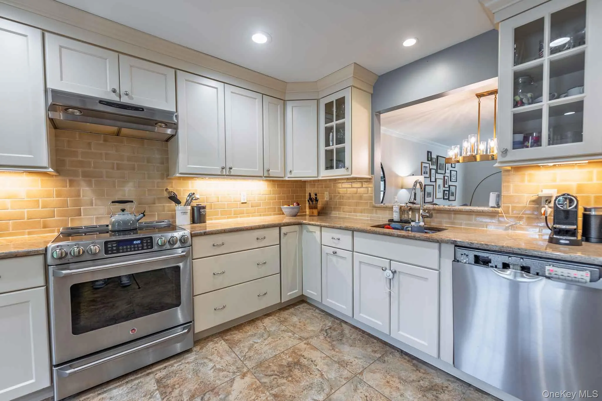 16 Pine Street, Huntington, NY, 2 Bedrooms Bedrooms, 5 Rooms Rooms,2 BathroomsBathrooms,Residential Lease,For Rent,Pine,0,1041545 16 Pine Street, Huntington, NY, 2 Bedrooms Bedrooms, 5 Rooms Rooms,2 BathroomsBathrooms,Residential Lease,For Rent,Pine,0,1041545