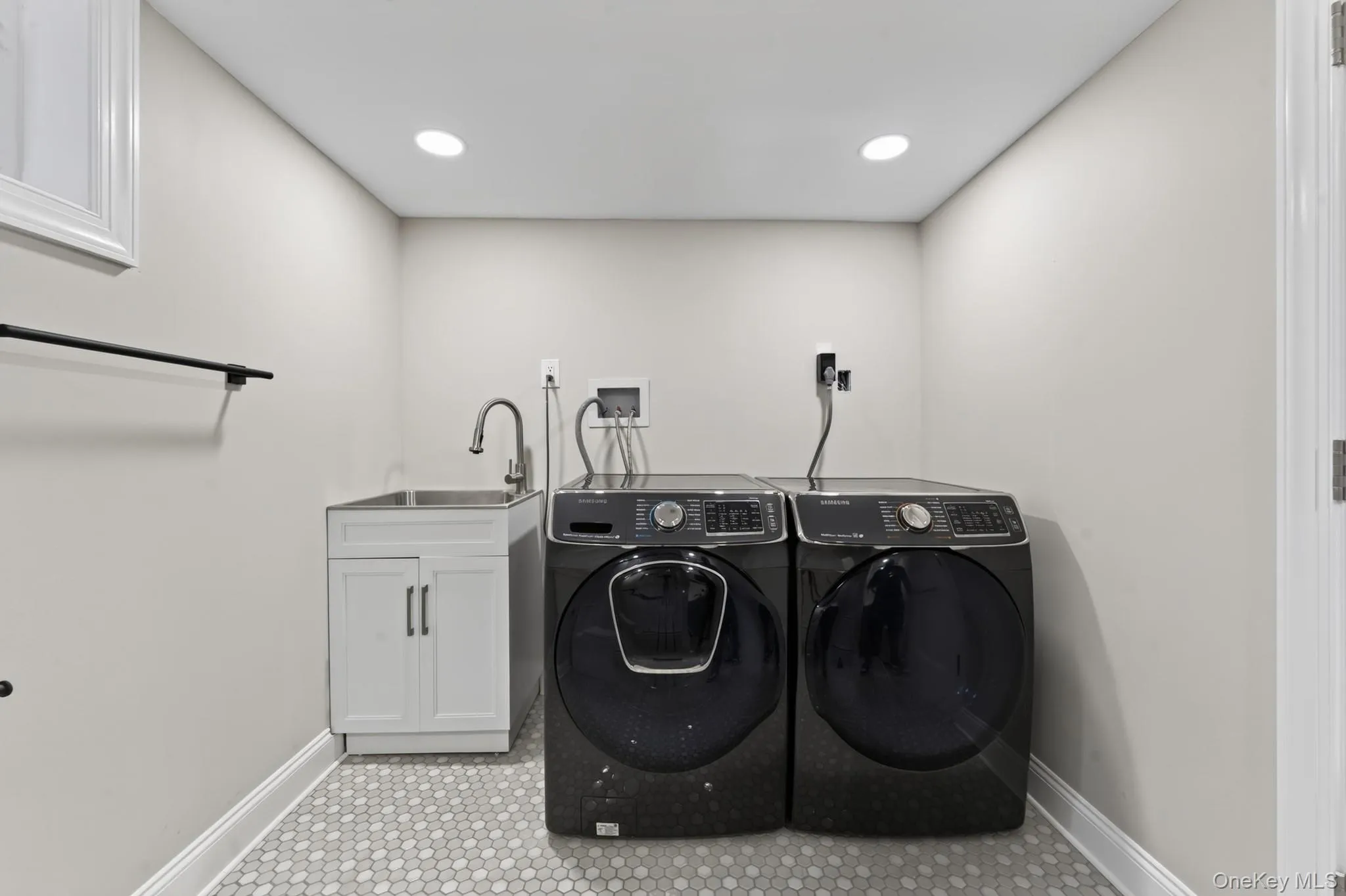 203 Massachusetts Avenue, Oyster Bay, NY, 3 Bedrooms Bedrooms, 6 Rooms Rooms,2 BathroomsBathrooms,Residential,For Rent,Massachusetts,0,1041563 203 Massachusetts Avenue, Oyster Bay, NY, 3 Bedrooms Bedrooms, 6 Rooms Rooms,2 BathroomsBathrooms,Residential,For Rent,Massachusetts,0,1041563