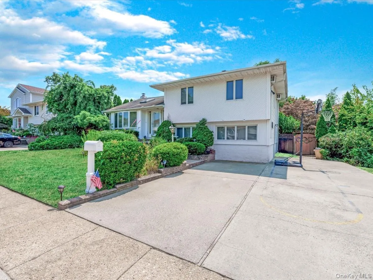 1 Debora Drive, Oyster Bay, NY, 4 Bedrooms Bedrooms, 8 Rooms Rooms,2 BathroomsBathrooms,Residential,For Rent,Debora,0,1041569 1 Debora Drive, Oyster Bay, NY, 4 Bedrooms Bedrooms, 8 Rooms Rooms,2 BathroomsBathrooms,Residential,For Rent,Debora,0,1041569