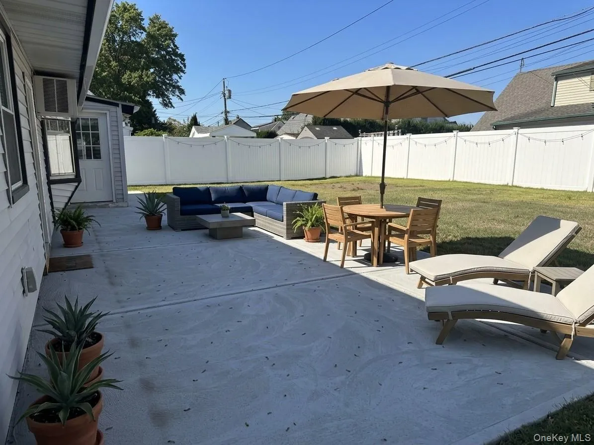 Virtually staged patio Virtually staged patio