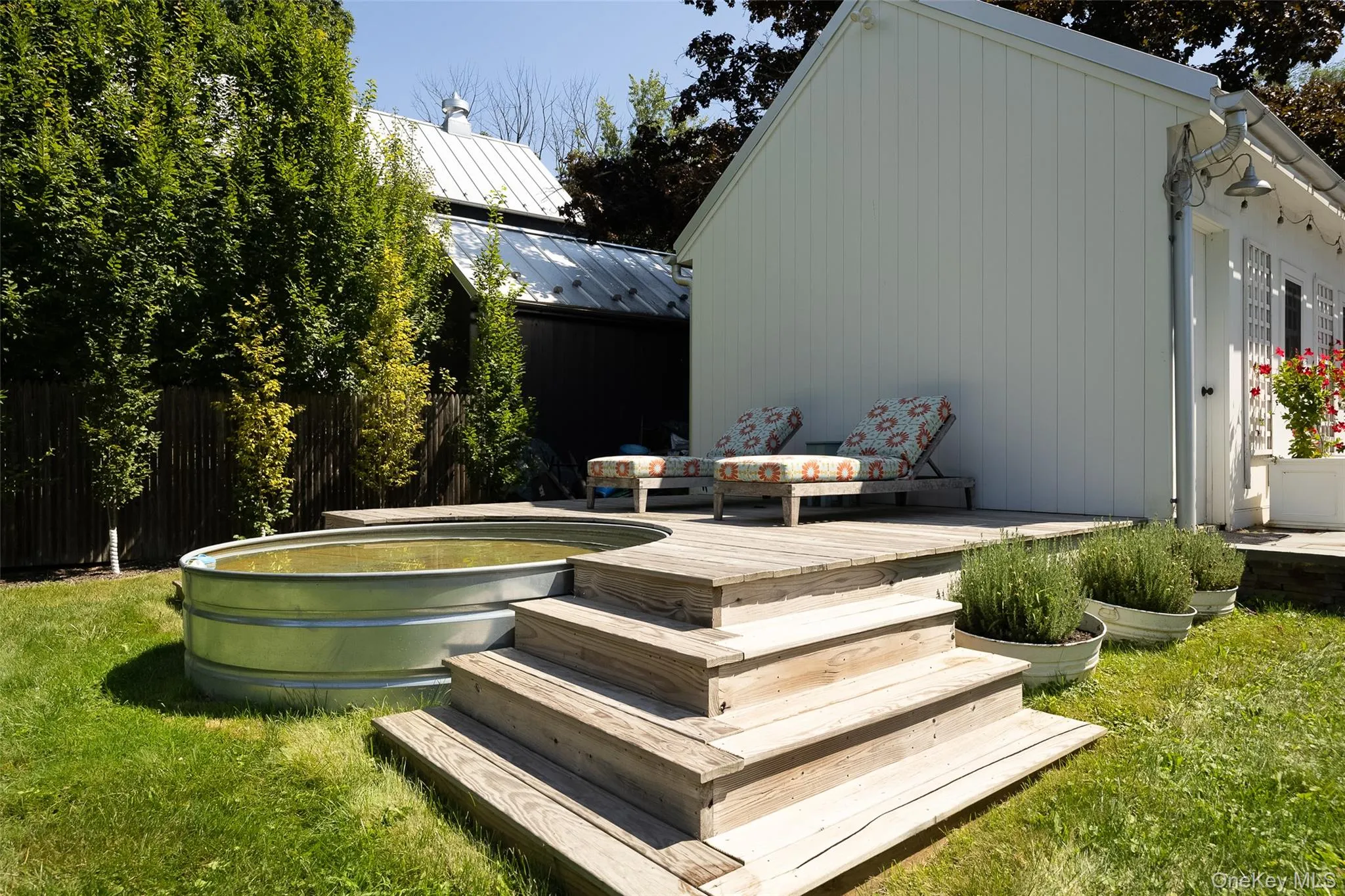 Dipping pool. Dipping pool.