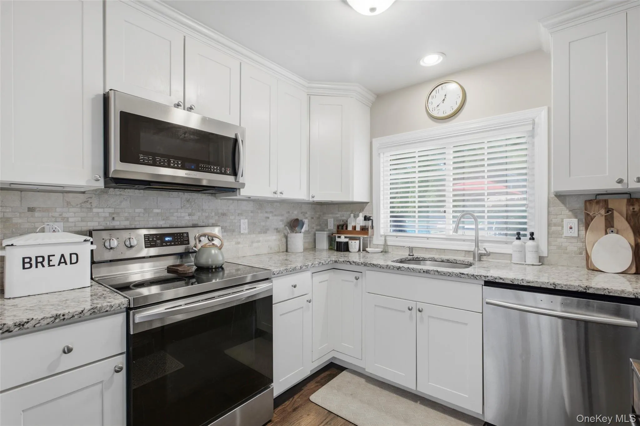 36 Kew Drive, Brookhaven, NY, 4 Bedrooms Bedrooms, 7 Rooms Rooms,2 BathroomsBathrooms,Residential,For Rent,Kew,0,1041574 36 Kew Drive, Brookhaven, NY, 4 Bedrooms Bedrooms, 7 Rooms Rooms,2 BathroomsBathrooms,Residential,For Rent,Kew,0,1041574
