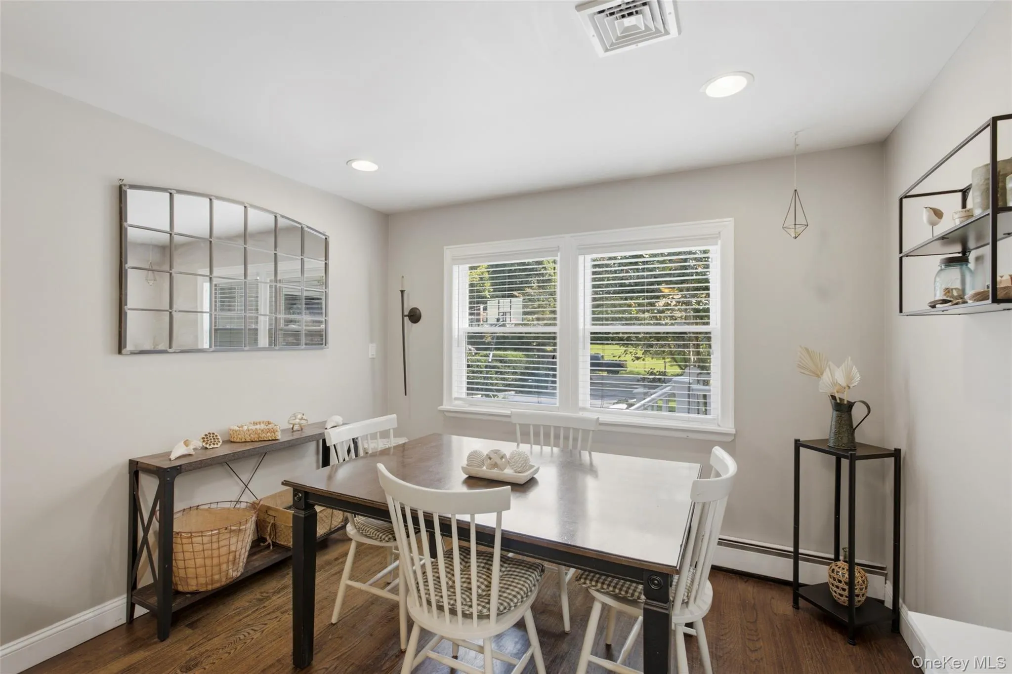 36 Kew Drive, Brookhaven, NY, 4 Bedrooms Bedrooms, 7 Rooms Rooms,2 BathroomsBathrooms,Residential,For Rent,Kew,0,1041574 36 Kew Drive, Brookhaven, NY, 4 Bedrooms Bedrooms, 7 Rooms Rooms,2 BathroomsBathrooms,Residential,For Rent,Kew,0,1041574