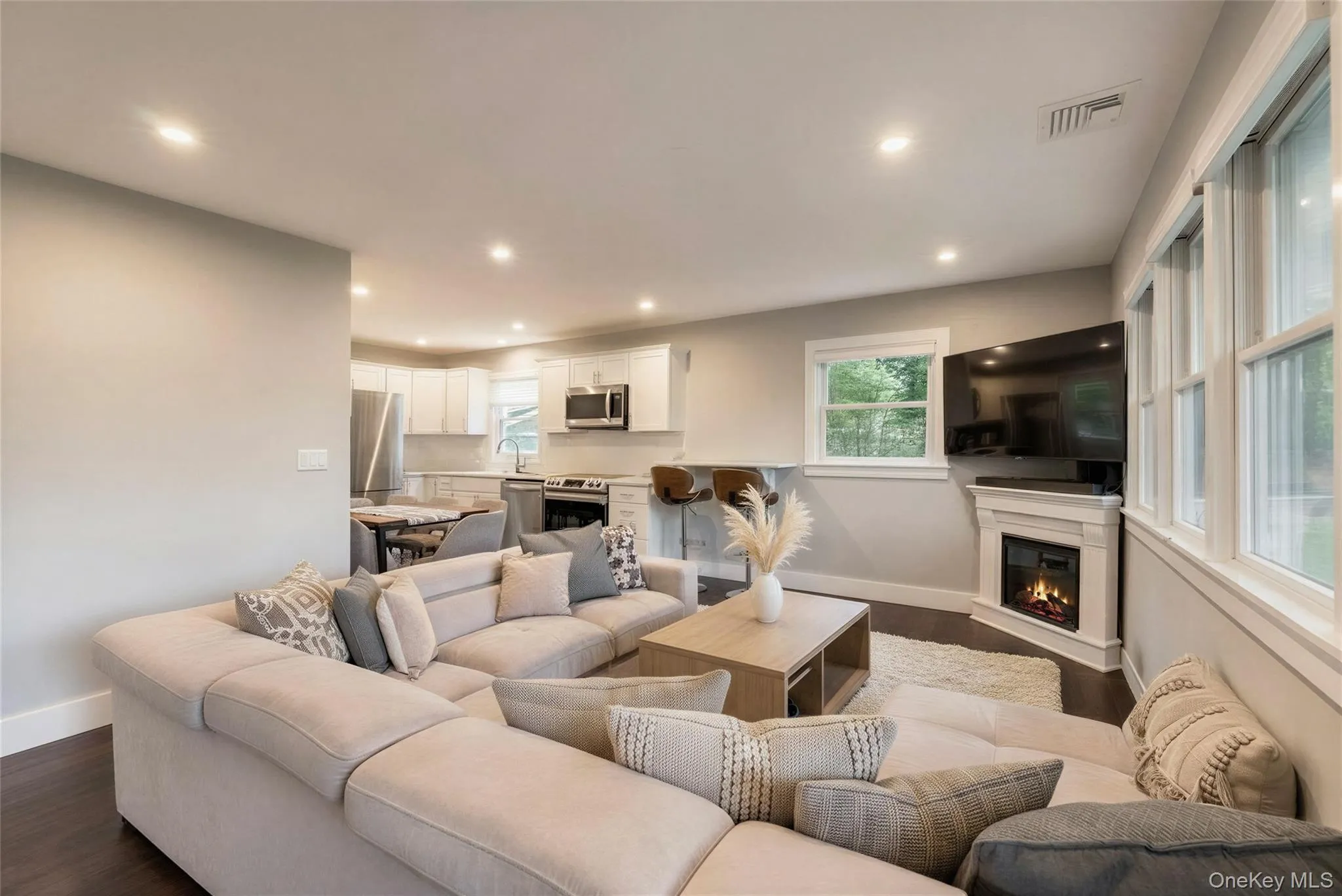 81 Country Road, Southampton, NY, 3 Bedrooms Bedrooms, 7 Rooms Rooms,3 BathroomsBathrooms,Residential,For Rent,Country,0,1041578 81 Country Road, Southampton, NY, 3 Bedrooms Bedrooms, 7 Rooms Rooms,3 BathroomsBathrooms,Residential,For Rent,Country,0,1041578