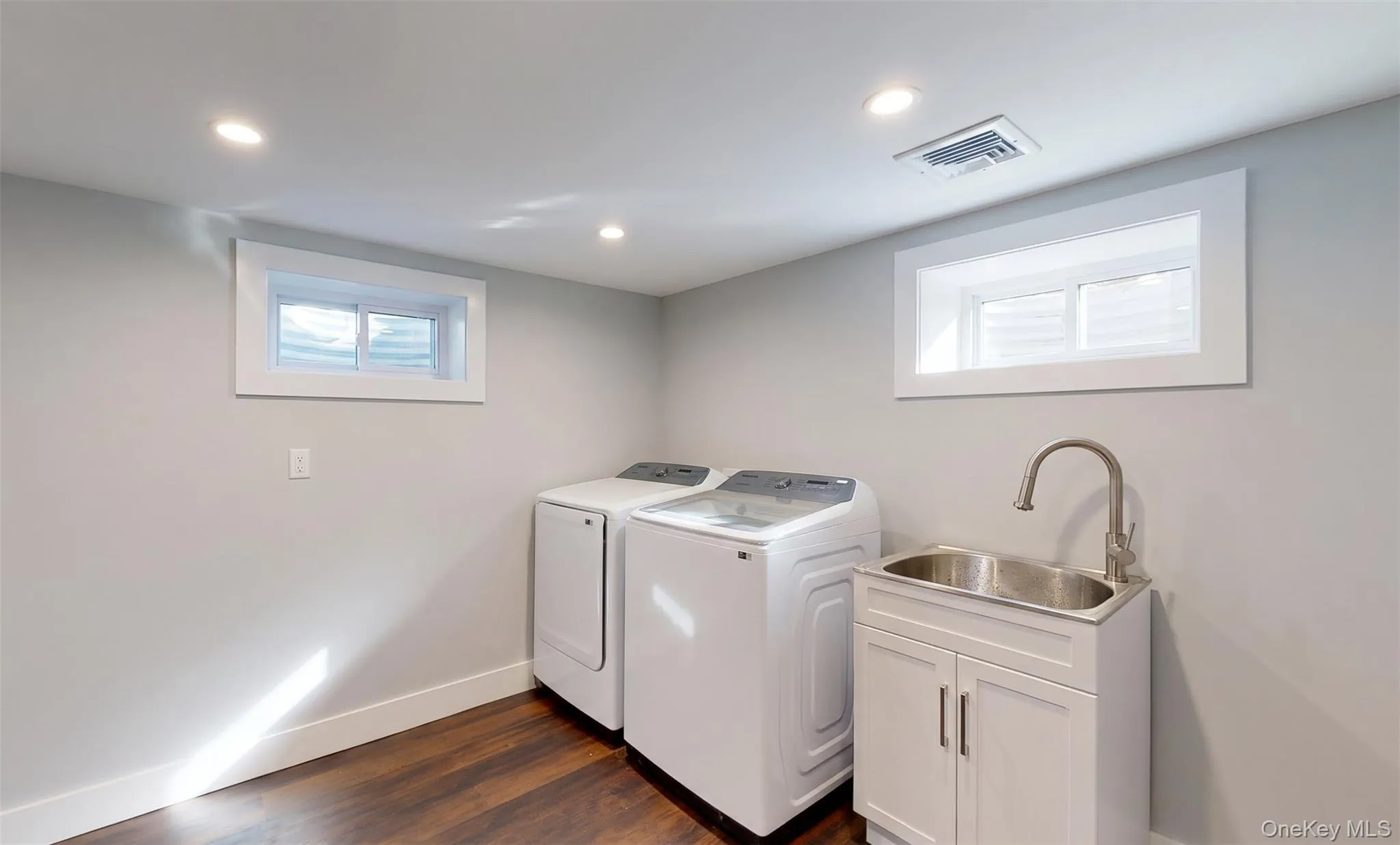 81 Country Road, Southampton, NY, 3 Bedrooms Bedrooms, 7 Rooms Rooms,3 BathroomsBathrooms,Residential,For Rent,Country,0,1041578 81 Country Road, Southampton, NY, 3 Bedrooms Bedrooms, 7 Rooms Rooms,3 BathroomsBathrooms,Residential,For Rent,Country,0,1041578