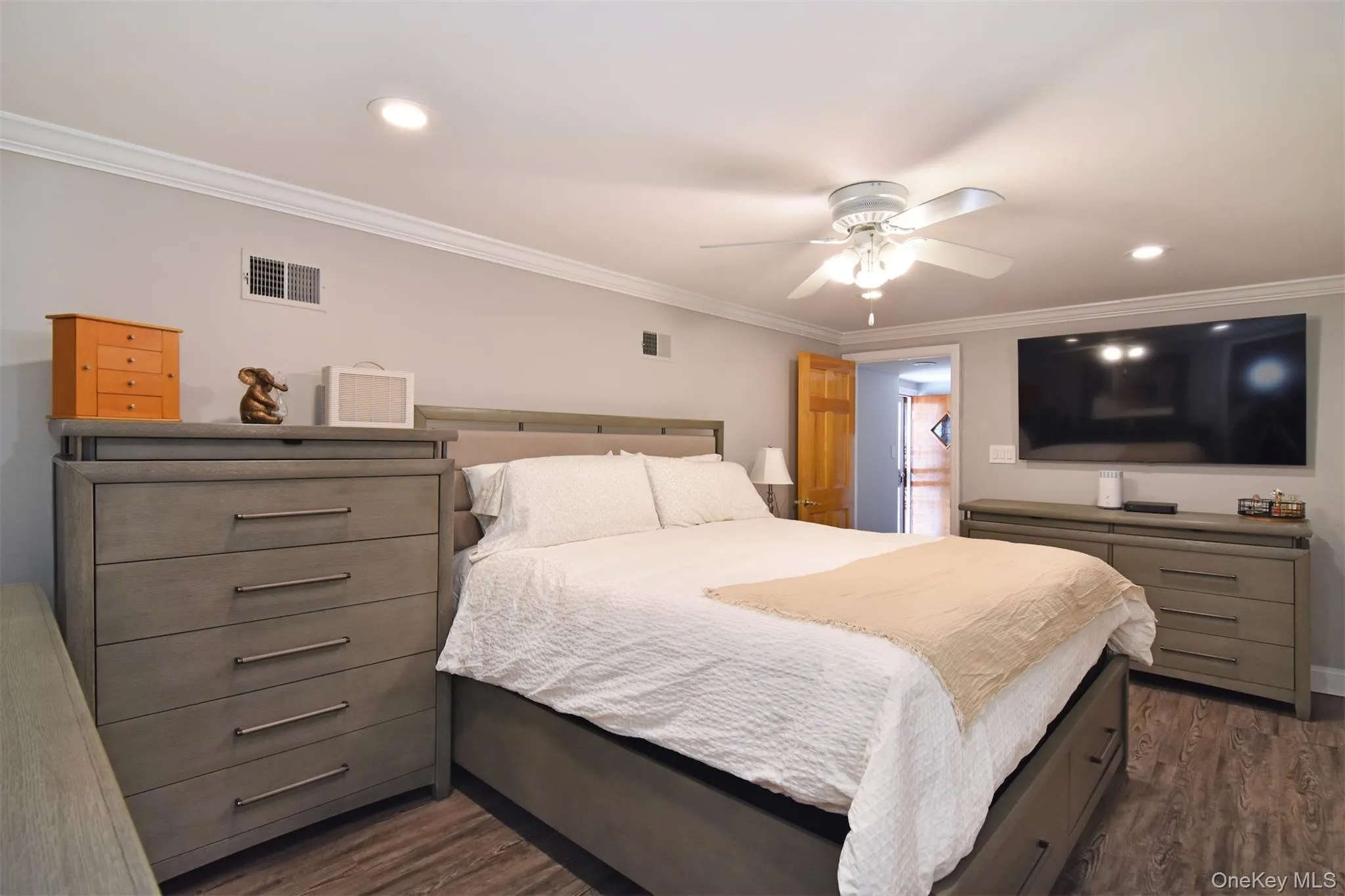 2533 Tenbroeck Avenue, New York, NY, 3 Bedrooms Bedrooms, 10 Rooms Rooms,2 BathroomsBathrooms,Residential,For Rent,Tenbroeck,0,1041579 2533 Tenbroeck Avenue, New York, NY, 3 Bedrooms Bedrooms, 10 Rooms Rooms,2 BathroomsBathrooms,Residential,For Rent,Tenbroeck,0,1041579