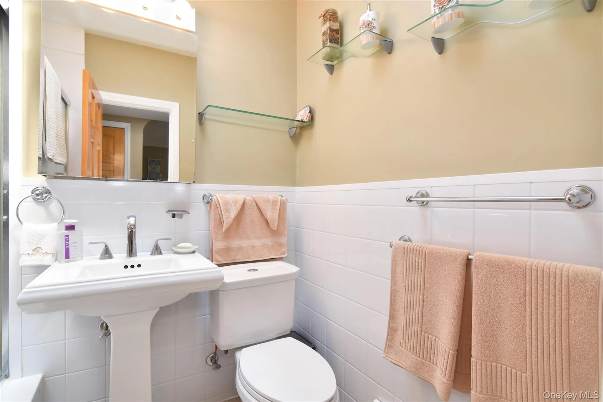 2533 Tenbroeck Avenue, New York, NY, 3 Bedrooms Bedrooms, 10 Rooms Rooms,2 BathroomsBathrooms,Residential,For Rent,Tenbroeck,0,1041579 2533 Tenbroeck Avenue, New York, NY, 3 Bedrooms Bedrooms, 10 Rooms Rooms,2 BathroomsBathrooms,Residential,For Rent,Tenbroeck,0,1041579