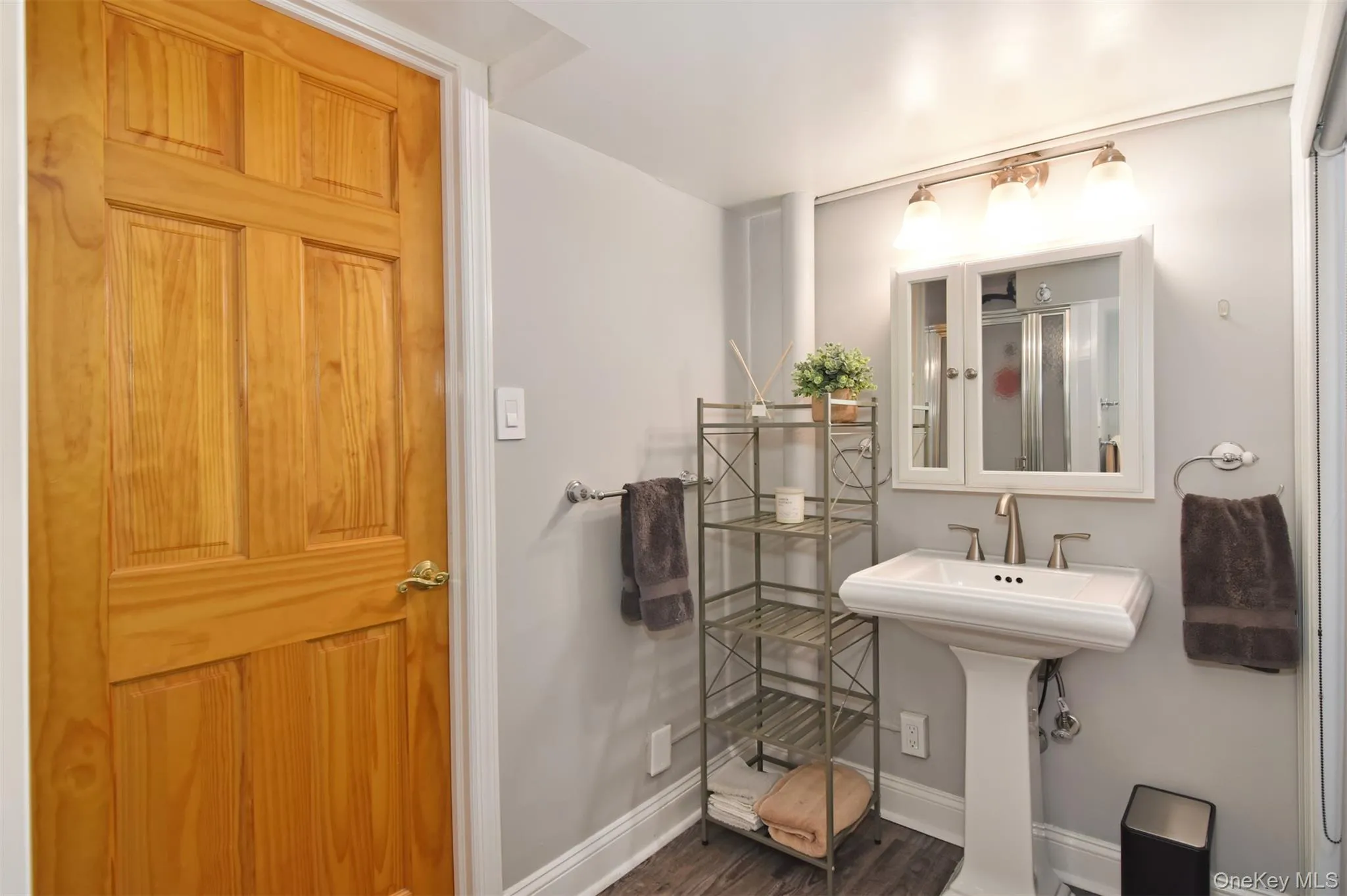 2533 Tenbroeck Avenue, New York, NY, 3 Bedrooms Bedrooms, 10 Rooms Rooms,2 BathroomsBathrooms,Residential,For Rent,Tenbroeck,0,1041579 2533 Tenbroeck Avenue, New York, NY, 3 Bedrooms Bedrooms, 10 Rooms Rooms,2 BathroomsBathrooms,Residential,For Rent,Tenbroeck,0,1041579