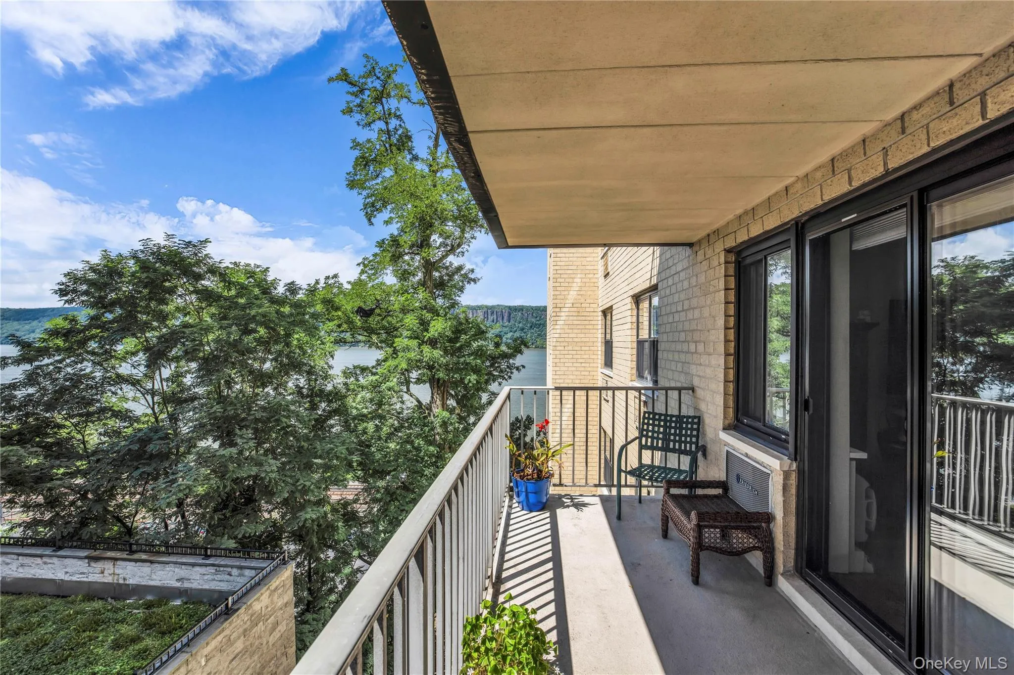 1085 Warburton, Yonkers, NY, 1 Bedroom Bedrooms, 3 Rooms Rooms,1 BathroomBathrooms,Residential,For Rent,Warburton,0,1041587 1085 Warburton, Yonkers, NY, 1 Bedroom Bedrooms, 3 Rooms Rooms,1 BathroomBathrooms,Residential,For Rent,Warburton,0,1041587