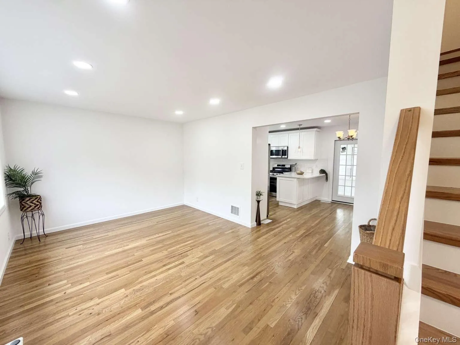 20 Iris Avenue, Hempstead, NY, 4 Bedrooms Bedrooms, 10 Rooms Rooms,2 BathroomsBathrooms,Residential,For Rent,Iris,0,1041616 20 Iris Avenue, Hempstead, NY, 4 Bedrooms Bedrooms, 10 Rooms Rooms,2 BathroomsBathrooms,Residential,For Rent,Iris,0,1041616
