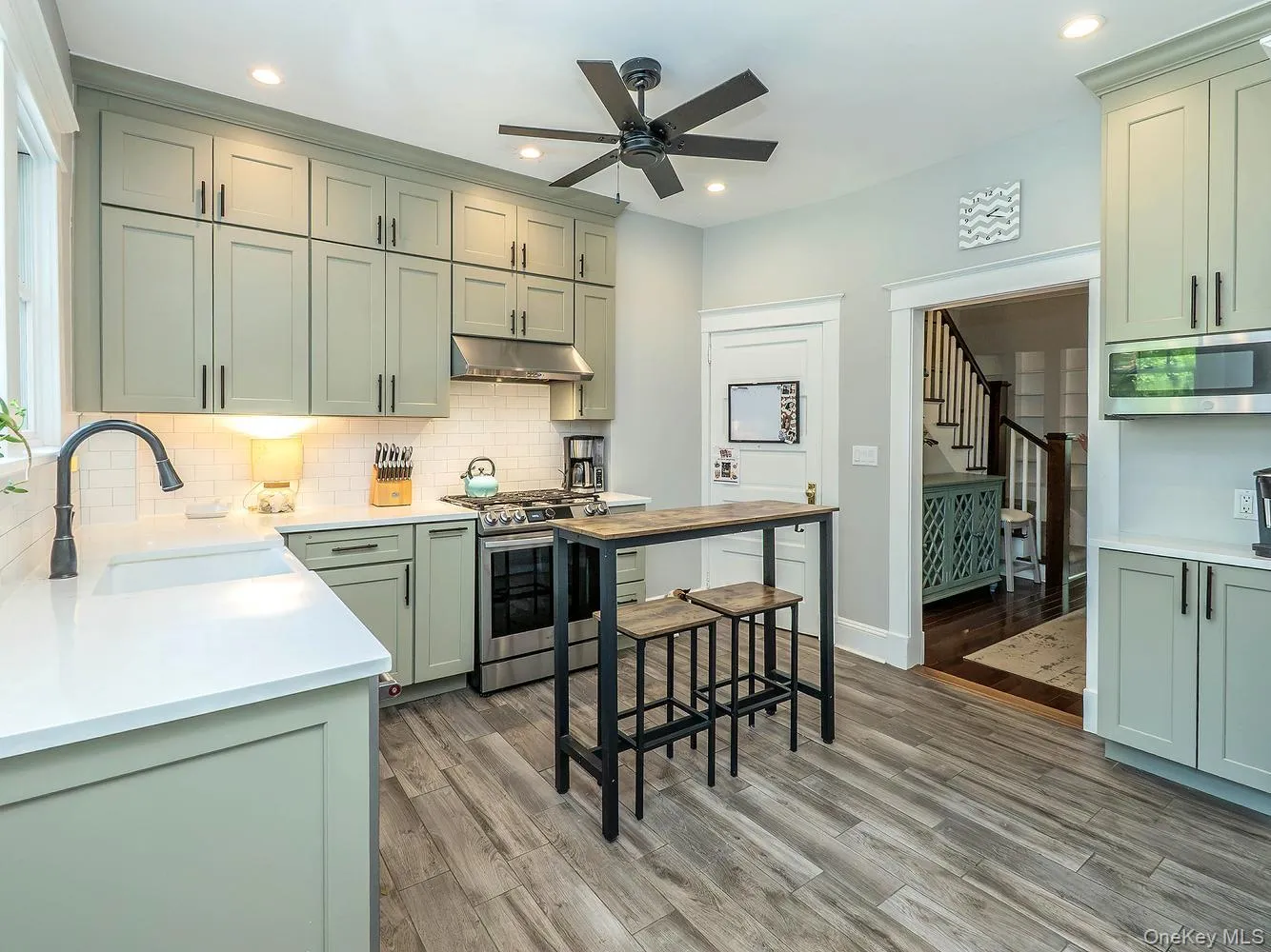 Renovated kitchen with tall kitchen cabinets and easy access to the basement Renovated kitchen with tall kitchen cabinets and easy access to the basement