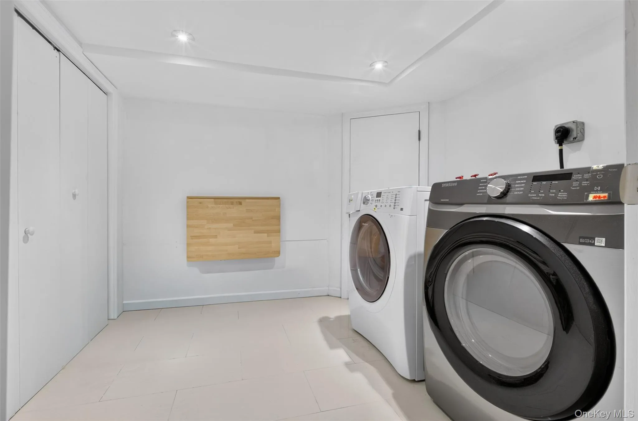32-33 202nd Street, New York, NY, 3 Bedrooms Bedrooms, 6 Rooms Rooms,2 BathroomsBathrooms,Residential,For Rent,202nd,0,1041628 32-33 202nd Street, New York, NY, 3 Bedrooms Bedrooms, 6 Rooms Rooms,2 BathroomsBathrooms,Residential,For Rent,202nd,0,1041628