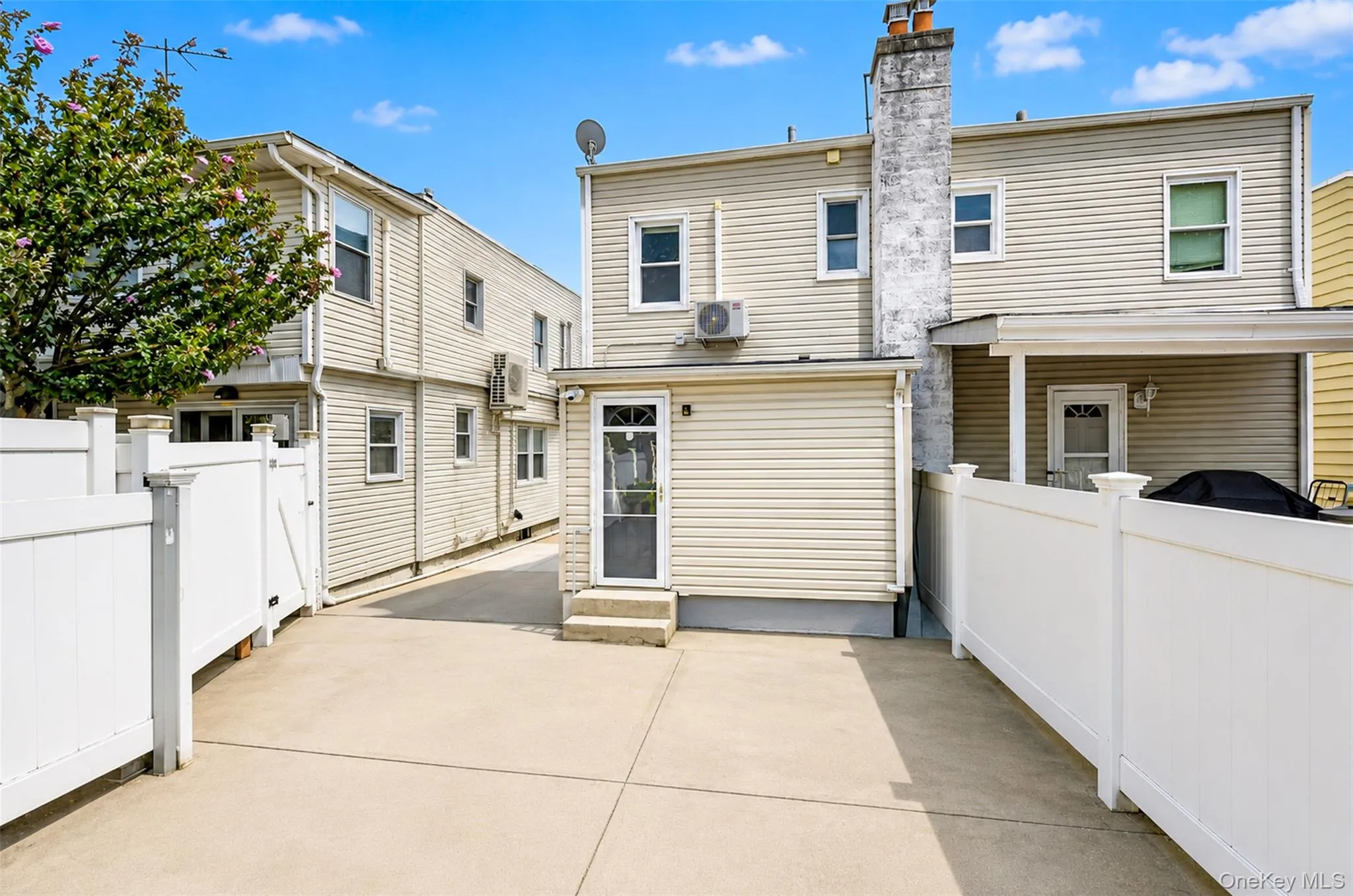 32-33 202nd Street, New York, NY, 3 Bedrooms Bedrooms, 6 Rooms Rooms,2 BathroomsBathrooms,Residential,For Rent,202nd,0,1041628 32-33 202nd Street, New York, NY, 3 Bedrooms Bedrooms, 6 Rooms Rooms,2 BathroomsBathrooms,Residential,For Rent,202nd,0,1041628