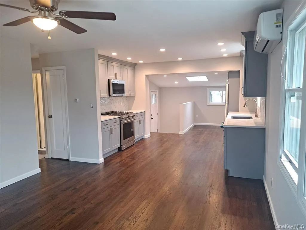 16 Cedar Drive, Oyster Bay, NY, 2 Bedrooms Bedrooms, 4 Rooms Rooms,1 BathroomBathrooms,Residential Lease,For Rent,Cedar,0,1041634 16 Cedar Drive, Oyster Bay, NY, 2 Bedrooms Bedrooms, 4 Rooms Rooms,1 BathroomBathrooms,Residential Lease,For Rent,Cedar,0,1041634