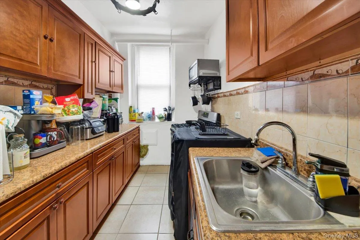 1972 Lafontaine Ave, New York, NY, 3 Bedrooms Bedrooms, 6 Rooms Rooms,2 BathroomsBathrooms,Residential,For Rent,Lafontaine Ave,0,1041639 1972 Lafontaine Ave, New York, NY, 3 Bedrooms Bedrooms, 6 Rooms Rooms,2 BathroomsBathrooms,Residential,For Rent,Lafontaine Ave,0,1041639