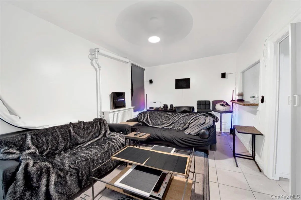 1972 Lafontaine Ave, New York, NY, 3 Bedrooms Bedrooms, 6 Rooms Rooms,2 BathroomsBathrooms,Residential,For Rent,Lafontaine Ave,0,1041639 1972 Lafontaine Ave, New York, NY, 3 Bedrooms Bedrooms, 6 Rooms Rooms,2 BathroomsBathrooms,Residential,For Rent,Lafontaine Ave,0,1041639