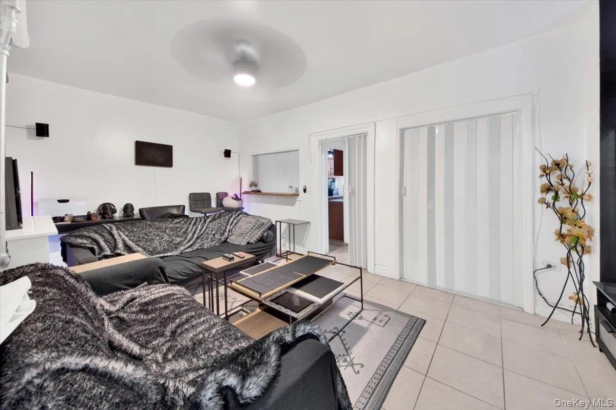 1972 Lafontaine Ave, New York, NY, 3 Bedrooms Bedrooms, 6 Rooms Rooms,2 BathroomsBathrooms,Residential,For Rent,Lafontaine Ave,0,1041639 1972 Lafontaine Ave, New York, NY, 3 Bedrooms Bedrooms, 6 Rooms Rooms,2 BathroomsBathrooms,Residential,For Rent,Lafontaine Ave,0,1041639
