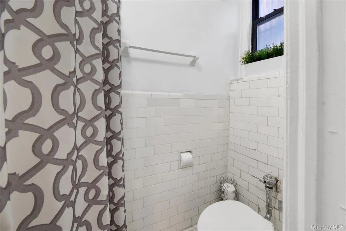 1972 Lafontaine Ave, New York, NY, 3 Bedrooms Bedrooms, 6 Rooms Rooms,2 BathroomsBathrooms,Residential,For Rent,Lafontaine Ave,0,1041639 1972 Lafontaine Ave, New York, NY, 3 Bedrooms Bedrooms, 6 Rooms Rooms,2 BathroomsBathrooms,Residential,For Rent,Lafontaine Ave,0,1041639