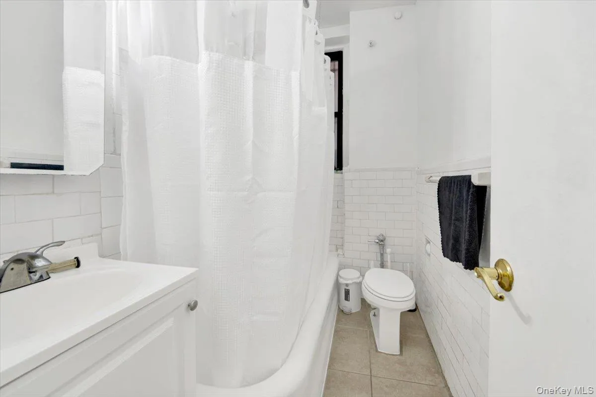 1972 Lafontaine Ave, New York, NY, 3 Bedrooms Bedrooms, 6 Rooms Rooms,2 BathroomsBathrooms,Residential,For Rent,Lafontaine Ave,0,1041639 1972 Lafontaine Ave, New York, NY, 3 Bedrooms Bedrooms, 6 Rooms Rooms,2 BathroomsBathrooms,Residential,For Rent,Lafontaine Ave,0,1041639