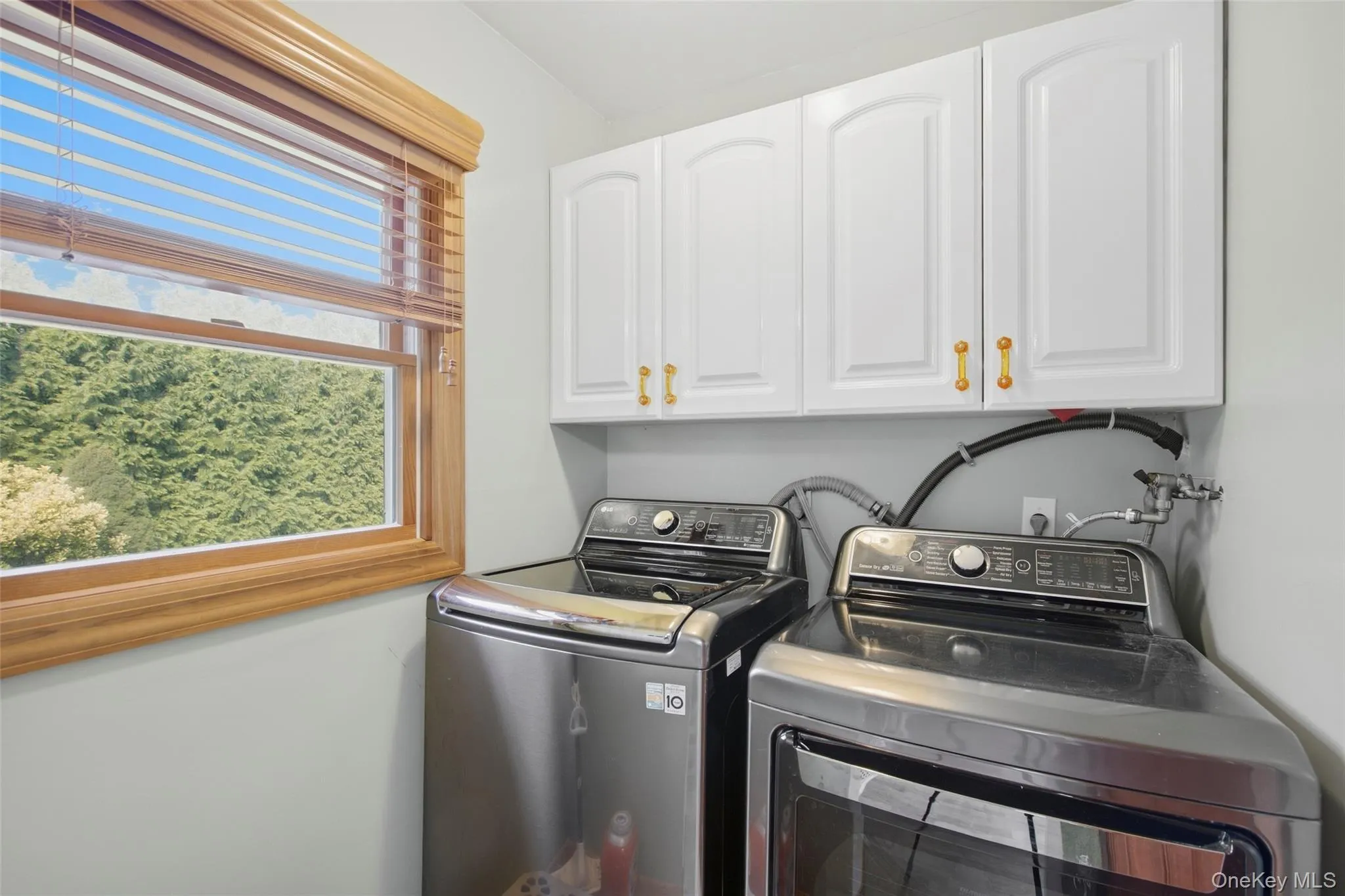 6 Stuyvesant Circle, Brookhaven, NY, 5 Bedrooms Bedrooms, 9 Rooms Rooms,2 BathroomsBathrooms,Residential,For Rent,Stuyvesant,0,1041641 6 Stuyvesant Circle, Brookhaven, NY, 5 Bedrooms Bedrooms, 9 Rooms Rooms,2 BathroomsBathrooms,Residential,For Rent,Stuyvesant,0,1041641