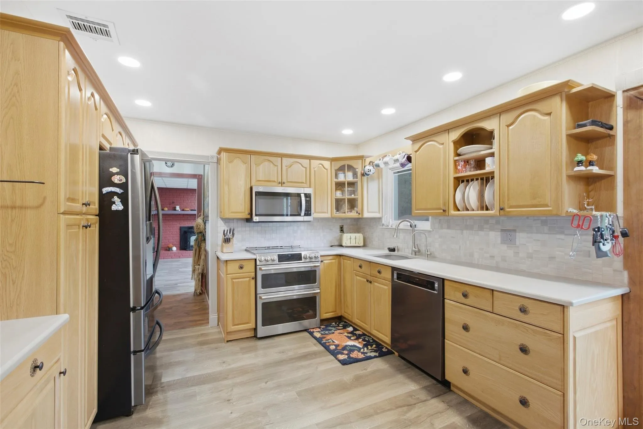 6 Stuyvesant Circle, Brookhaven, NY, 5 Bedrooms Bedrooms, 9 Rooms Rooms,2 BathroomsBathrooms,Residential,For Rent,Stuyvesant,0,1041641 6 Stuyvesant Circle, Brookhaven, NY, 5 Bedrooms Bedrooms, 9 Rooms Rooms,2 BathroomsBathrooms,Residential,For Rent,Stuyvesant,0,1041641