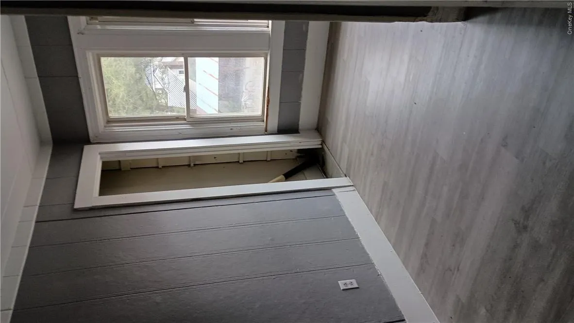 Empty room with light hardwood / wood-style floors Empty room with light hardwood / wood-style floors