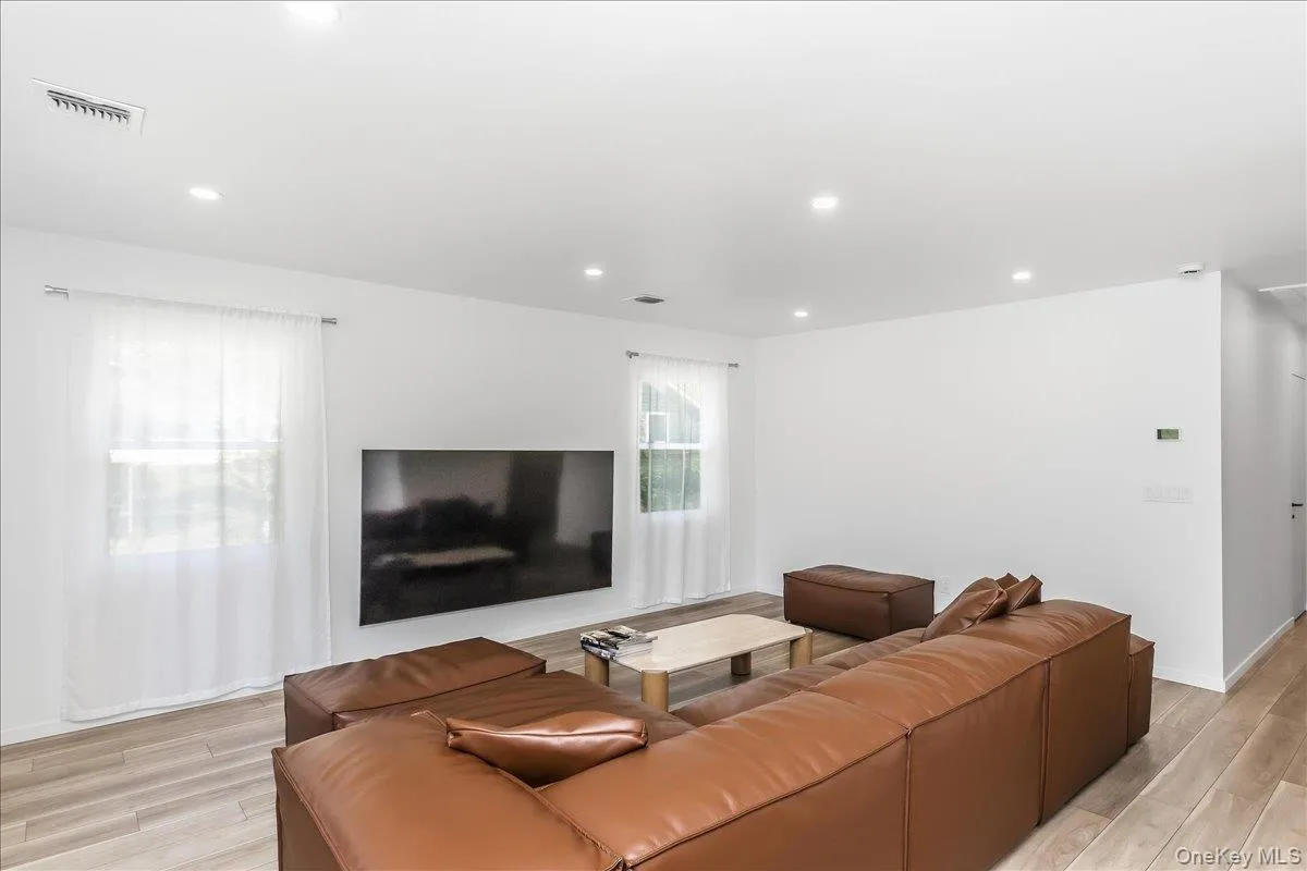 9 Empire Court, Huntington, NY, 4 Bedrooms Bedrooms, 8 Rooms Rooms,2 BathroomsBathrooms,Residential,For Rent,Empire,0,1041653 9 Empire Court, Huntington, NY, 4 Bedrooms Bedrooms, 8 Rooms Rooms,2 BathroomsBathrooms,Residential,For Rent,Empire,0,1041653