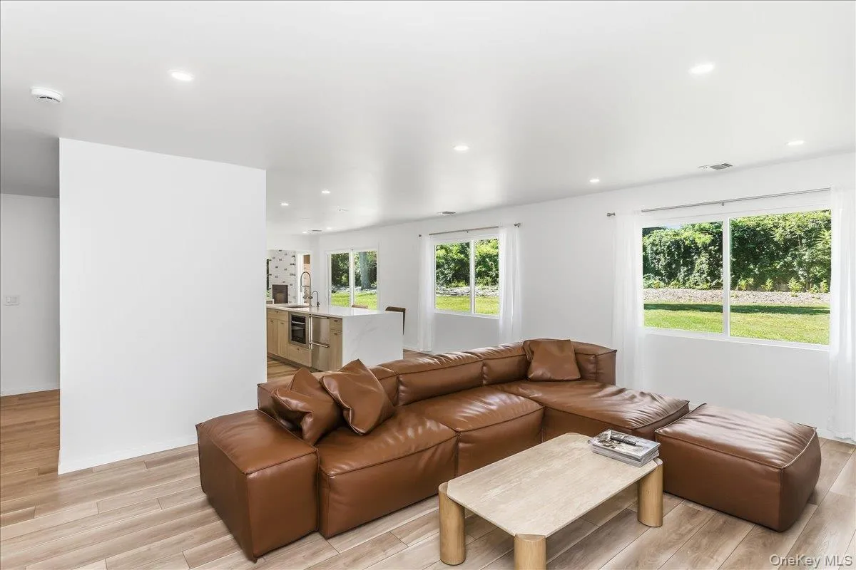 9 Empire Court, Huntington, NY, 4 Bedrooms Bedrooms, 8 Rooms Rooms,2 BathroomsBathrooms,Residential,For Rent,Empire,0,1041653 9 Empire Court, Huntington, NY, 4 Bedrooms Bedrooms, 8 Rooms Rooms,2 BathroomsBathrooms,Residential,For Rent,Empire,0,1041653