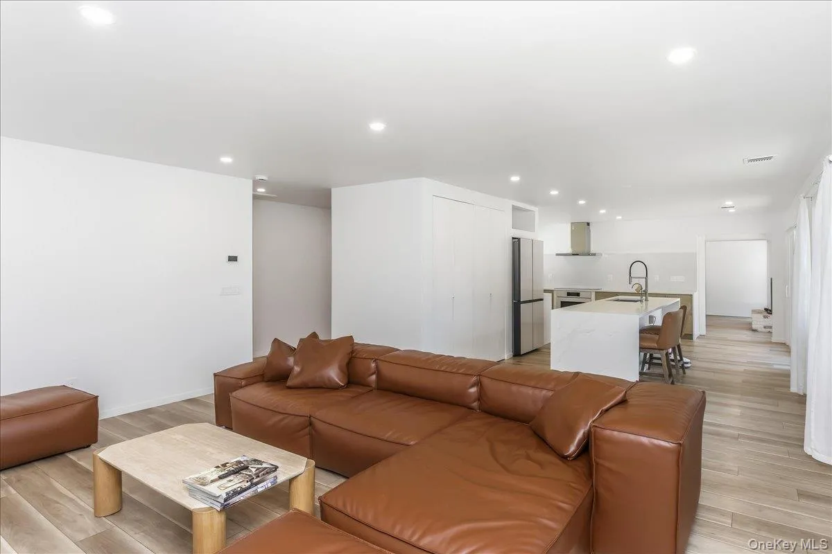 9 Empire Court, Huntington, NY, 4 Bedrooms Bedrooms, 8 Rooms Rooms,2 BathroomsBathrooms,Residential,For Rent,Empire,0,1041653 9 Empire Court, Huntington, NY, 4 Bedrooms Bedrooms, 8 Rooms Rooms,2 BathroomsBathrooms,Residential,For Rent,Empire,0,1041653