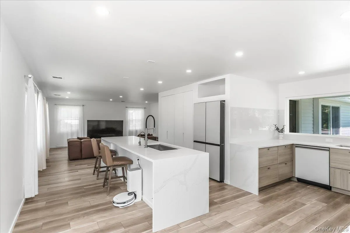 9 Empire Court, Huntington, NY, 4 Bedrooms Bedrooms, 8 Rooms Rooms,2 BathroomsBathrooms,Residential,For Rent,Empire,0,1041653 9 Empire Court, Huntington, NY, 4 Bedrooms Bedrooms, 8 Rooms Rooms,2 BathroomsBathrooms,Residential,For Rent,Empire,0,1041653