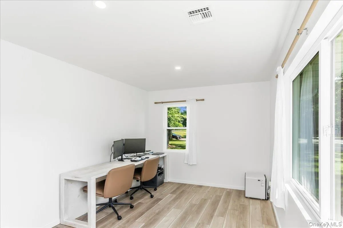 9 Empire Court, Huntington, NY, 4 Bedrooms Bedrooms, 8 Rooms Rooms,2 BathroomsBathrooms,Residential,For Rent,Empire,0,1041653 9 Empire Court, Huntington, NY, 4 Bedrooms Bedrooms, 8 Rooms Rooms,2 BathroomsBathrooms,Residential,For Rent,Empire,0,1041653