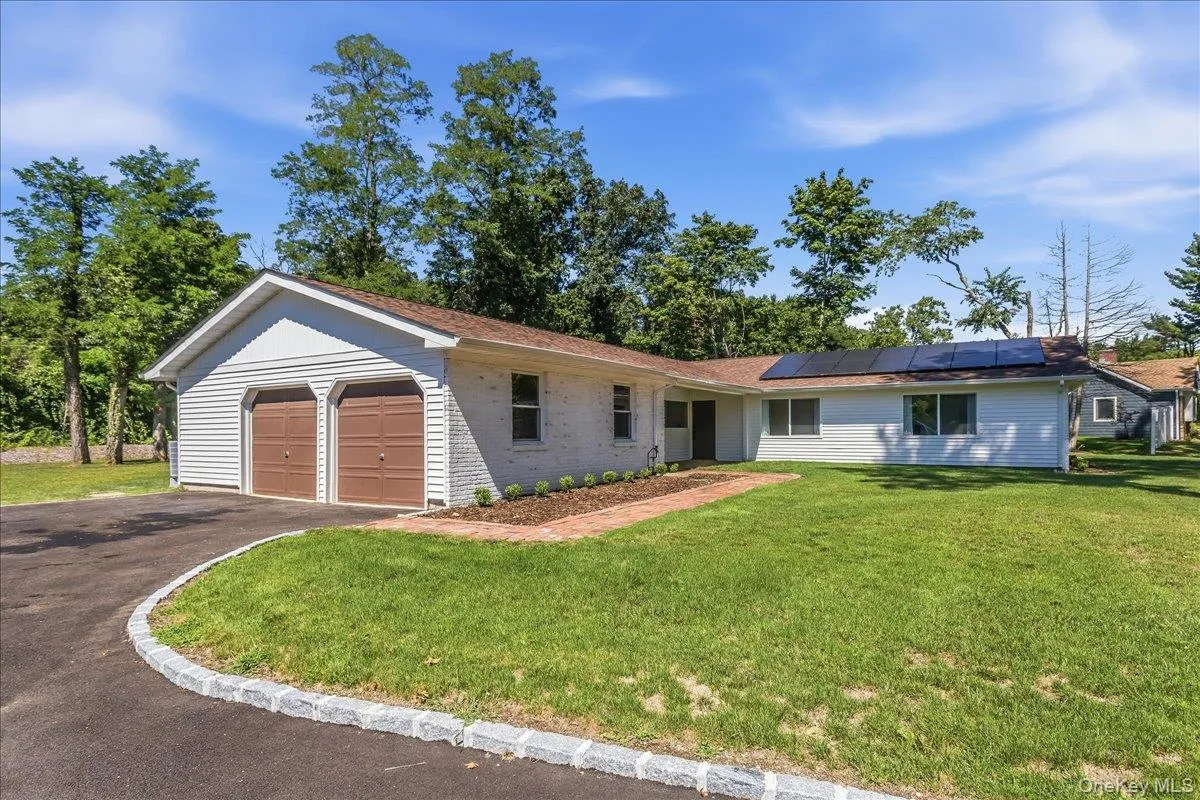 9 Empire Court, Huntington, NY, 4 Bedrooms Bedrooms, 8 Rooms Rooms,2 BathroomsBathrooms,Residential,For Rent,Empire,0,1041653 9 Empire Court, Huntington, NY, 4 Bedrooms Bedrooms, 8 Rooms Rooms,2 BathroomsBathrooms,Residential,For Rent,Empire,0,1041653