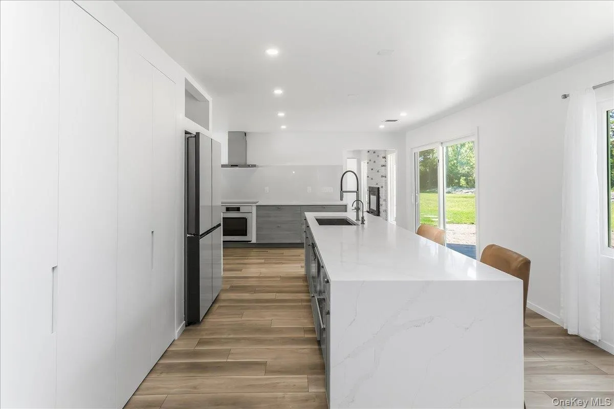 9 Empire Court, Huntington, NY, 4 Bedrooms Bedrooms, 8 Rooms Rooms,2 BathroomsBathrooms,Residential,For Rent,Empire,0,1041653 9 Empire Court, Huntington, NY, 4 Bedrooms Bedrooms, 8 Rooms Rooms,2 BathroomsBathrooms,Residential,For Rent,Empire,0,1041653