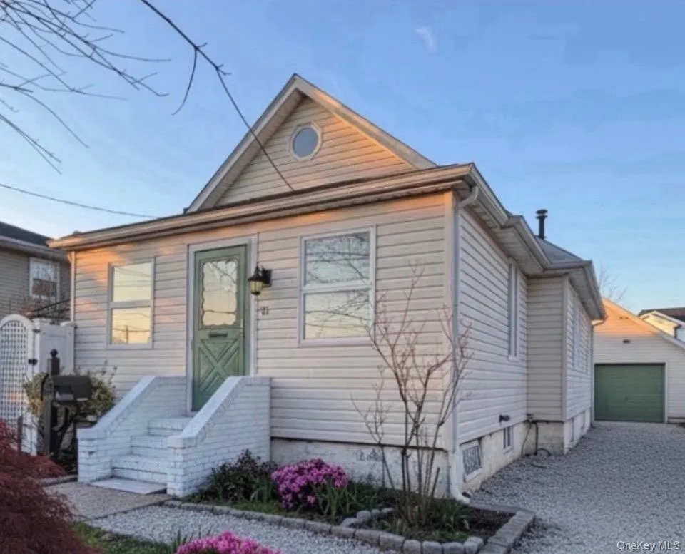31 Cherry Avenue, Oyster Bay, NY, 3 Bedrooms Bedrooms, 9 Rooms Rooms,1 BathroomBathrooms,Residential,For Rent,Cherry,0,1041667 31 Cherry Avenue, Oyster Bay, NY, 3 Bedrooms Bedrooms, 9 Rooms Rooms,1 BathroomBathrooms,Residential,For Rent,Cherry,0,1041667