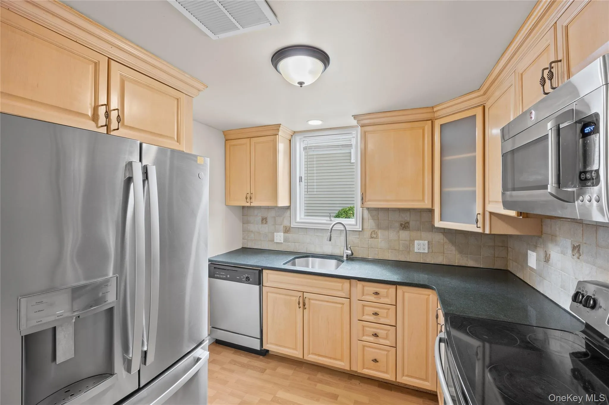 31 Cherry Avenue, Oyster Bay, NY, 3 Bedrooms Bedrooms, 9 Rooms Rooms,1 BathroomBathrooms,Residential,For Rent,Cherry,0,1041667 31 Cherry Avenue, Oyster Bay, NY, 3 Bedrooms Bedrooms, 9 Rooms Rooms,1 BathroomBathrooms,Residential,For Rent,Cherry,0,1041667