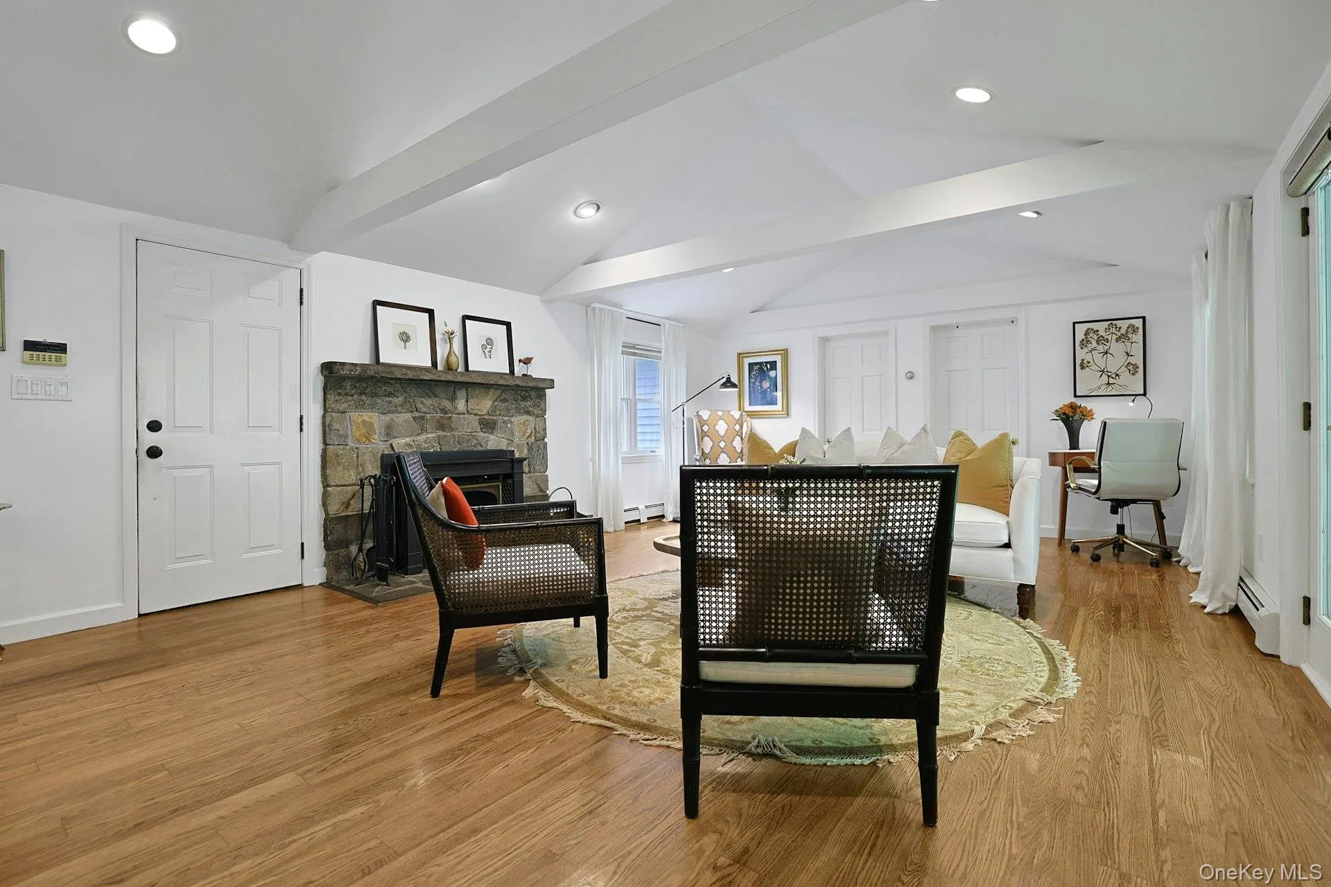 Hardwood floors throughout unify the space. Hardwood floors throughout unify the space.