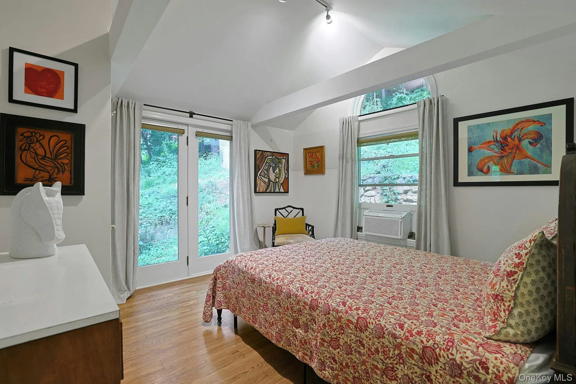 The beamed ceiling contributes to the airiness of this room. The beamed ceiling contributes to the airiness of this room.