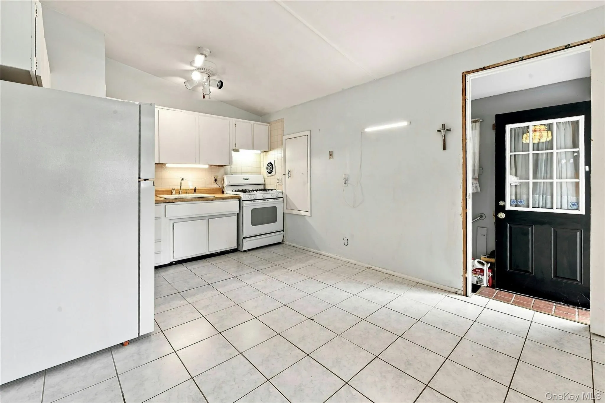 90 Samuel Street, Smithtown, NY, 3 Bedrooms Bedrooms, 5 Rooms Rooms,1 BathroomBathrooms,Residential,For Rent,Samuel,0,1041675 90 Samuel Street, Smithtown, NY, 3 Bedrooms Bedrooms, 5 Rooms Rooms,1 BathroomBathrooms,Residential,For Rent,Samuel,0,1041675