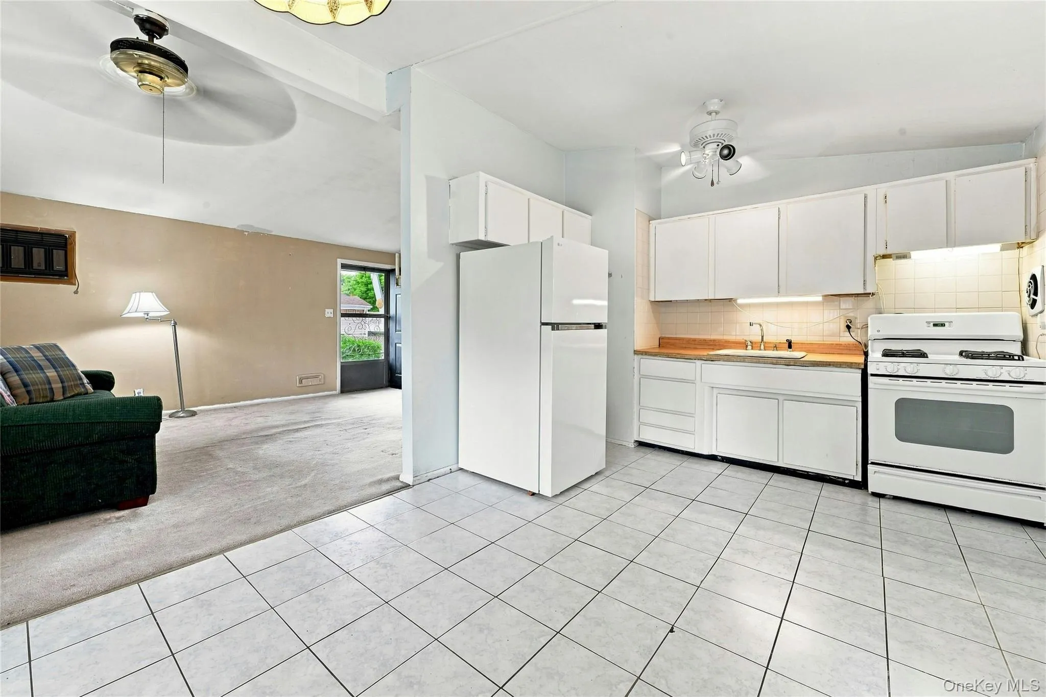 90 Samuel Street, Smithtown, NY, 3 Bedrooms Bedrooms, 5 Rooms Rooms,1 BathroomBathrooms,Residential,For Rent,Samuel,0,1041675 90 Samuel Street, Smithtown, NY, 3 Bedrooms Bedrooms, 5 Rooms Rooms,1 BathroomBathrooms,Residential,For Rent,Samuel,0,1041675