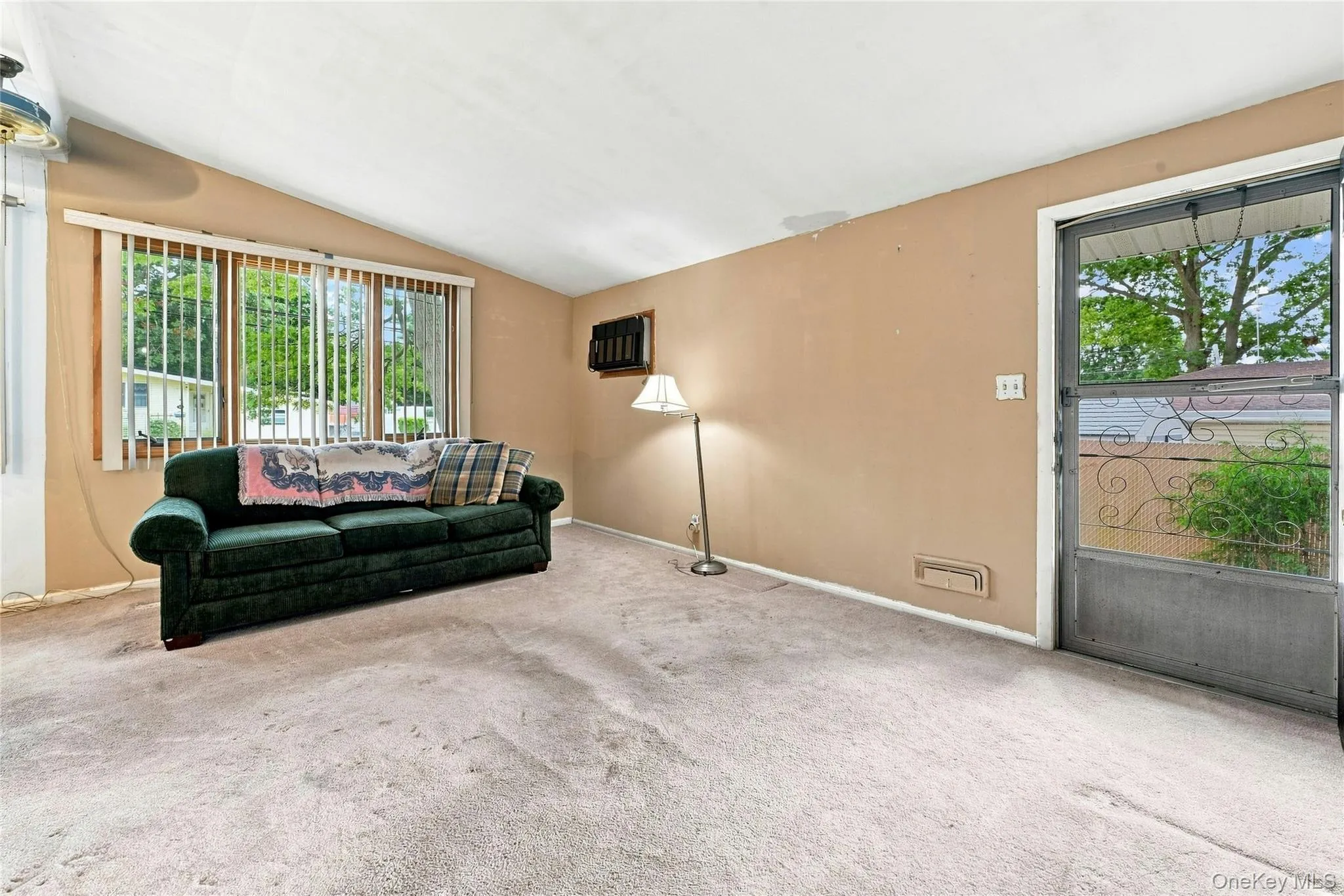 90 Samuel Street, Smithtown, NY, 3 Bedrooms Bedrooms, 5 Rooms Rooms,1 BathroomBathrooms,Residential,For Rent,Samuel,0,1041675 90 Samuel Street, Smithtown, NY, 3 Bedrooms Bedrooms, 5 Rooms Rooms,1 BathroomBathrooms,Residential,For Rent,Samuel,0,1041675