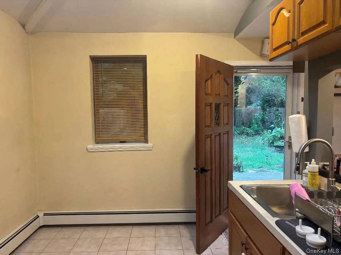 27 Otsego Avenue, Huntington, NY, 1 Bedroom Bedrooms, 4 Rooms Rooms,1 BathroomBathrooms,Residential Lease,For Rent,Otsego,0,1041677 27 Otsego Avenue, Huntington, NY, 1 Bedroom Bedrooms, 4 Rooms Rooms,1 BathroomBathrooms,Residential Lease,For Rent,Otsego,0,1041677