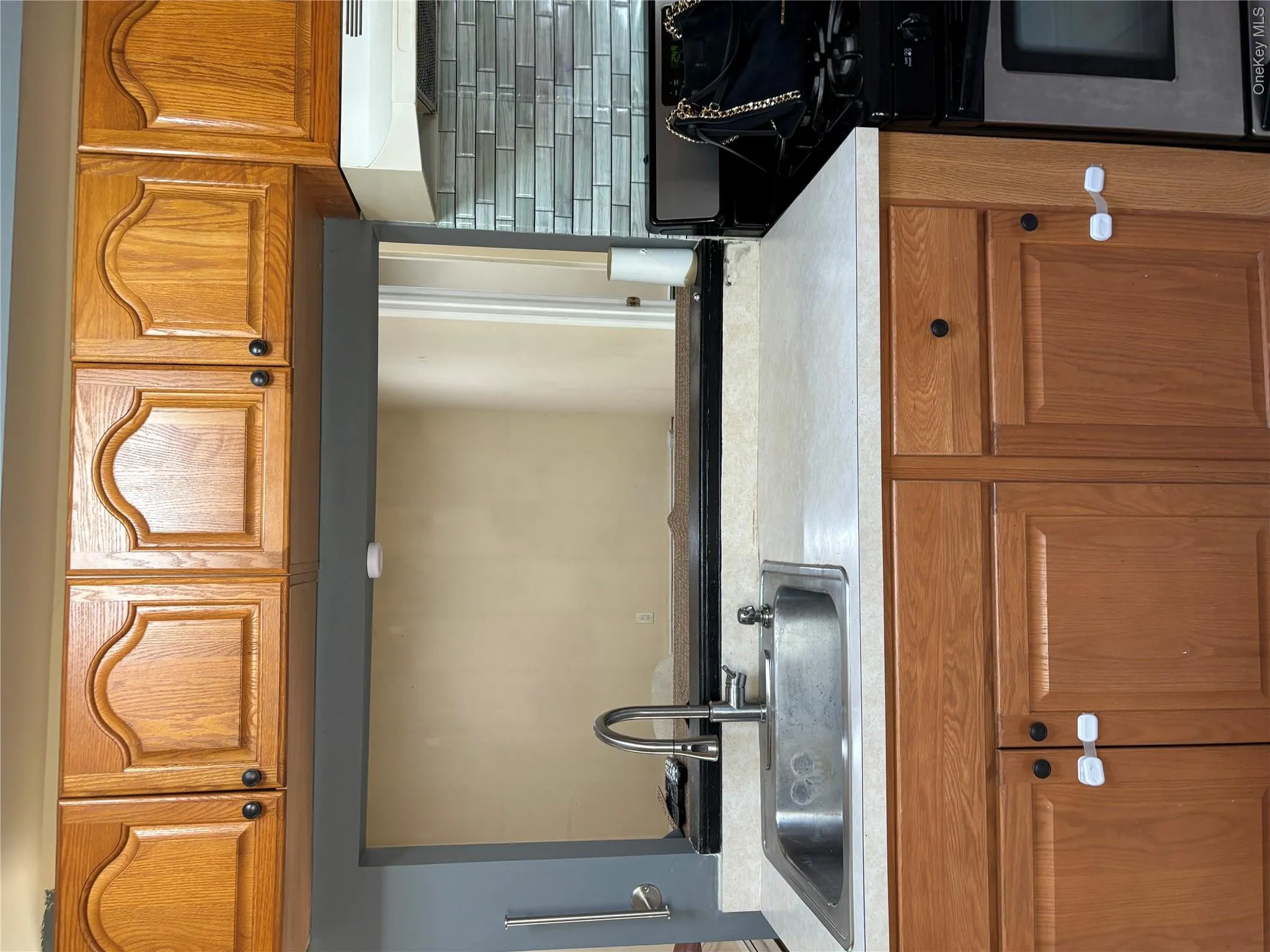 27 Otsego Avenue, Huntington, NY, 1 Bedroom Bedrooms, 4 Room Rooms,1 BathroomBathrooms,Residential Lease,For Rent,Otsego,0,1041677 27 Otsego Avenue, Huntington, NY, 1 Bedroom Bedrooms, 4 Room Rooms,1 BathroomBathrooms,Residential Lease,For Rent,Otsego,0,1041677