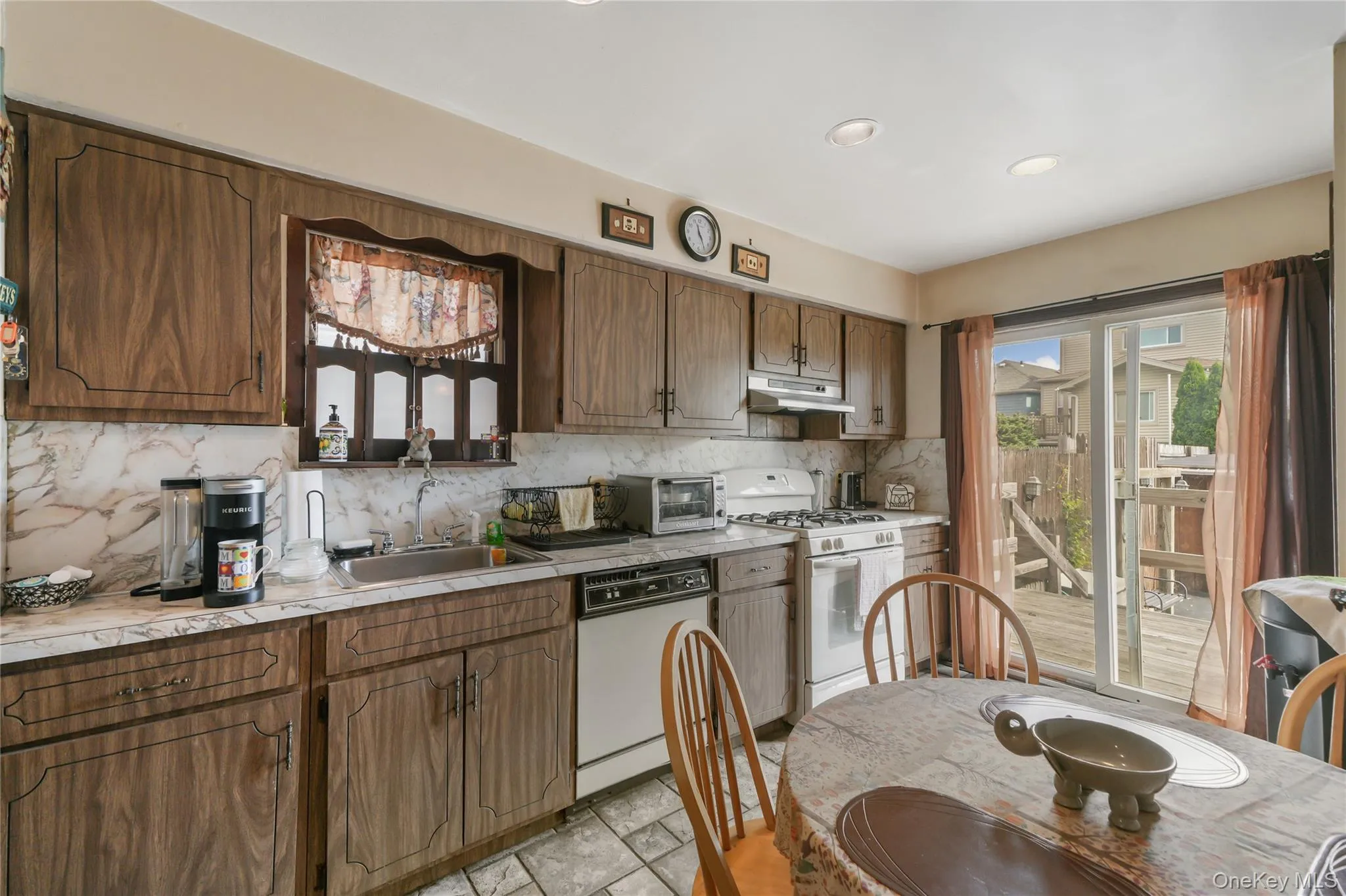816 Throggs Neck Expressway, New York, NY, 3 Bedrooms Bedrooms, 8 Rooms Rooms,2 BathroomsBathrooms,Residential,For Rent,Throggs Neck,0,1041683 816 Throggs Neck Expressway, New York, NY, 3 Bedrooms Bedrooms, 8 Rooms Rooms,2 BathroomsBathrooms,Residential,For Rent,Throggs Neck,0,1041683
