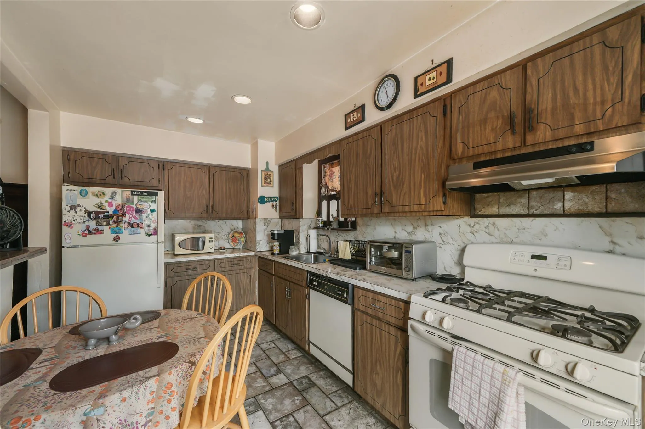 816 Throggs Neck Expressway, New York, NY, 3 Bedrooms Bedrooms, 8 Rooms Rooms,2 BathroomsBathrooms,Residential,For Rent,Throggs Neck,0,1041683 816 Throggs Neck Expressway, New York, NY, 3 Bedrooms Bedrooms, 8 Rooms Rooms,2 BathroomsBathrooms,Residential,For Rent,Throggs Neck,0,1041683