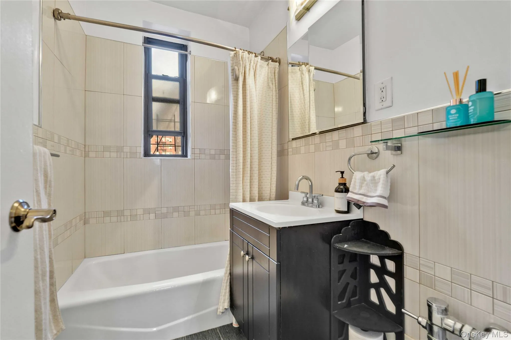 67-35 Yellowstone Boulevard, New York, NY, 1 Bedroom Bedrooms, 4 Rooms Rooms,1 BathroomBathrooms,Residential,For Rent,Yellowstone,0,1041690 67-35 Yellowstone Boulevard, New York, NY, 1 Bedroom Bedrooms, 4 Rooms Rooms,1 BathroomBathrooms,Residential,For Rent,Yellowstone,0,1041690