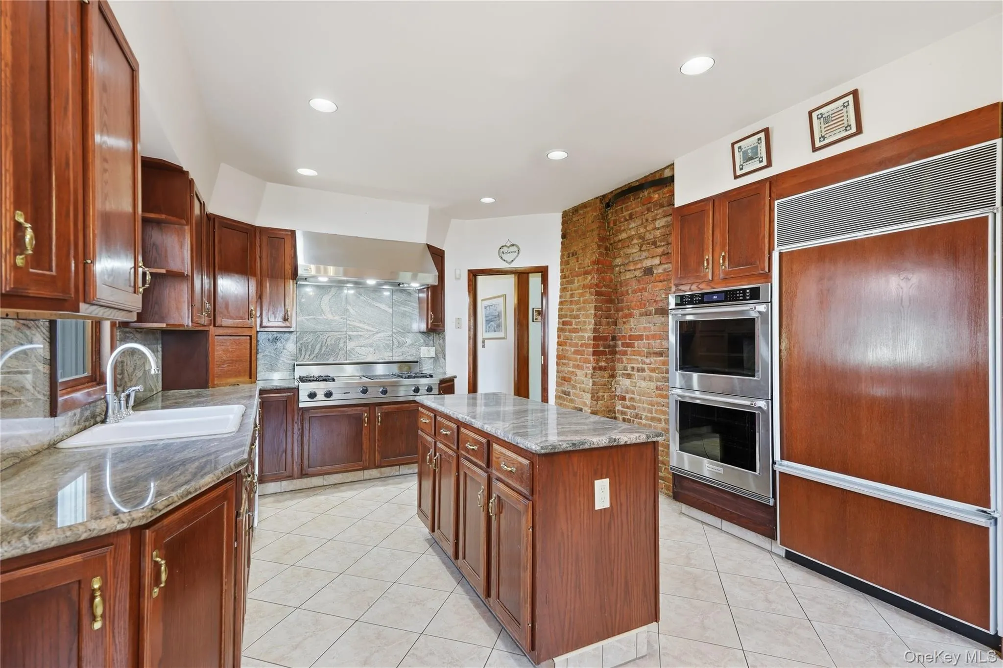 Spacious chef’s kitchen with abundant cabinetry and workspace Spacious chef’s kitchen with abundant cabinetry and workspace