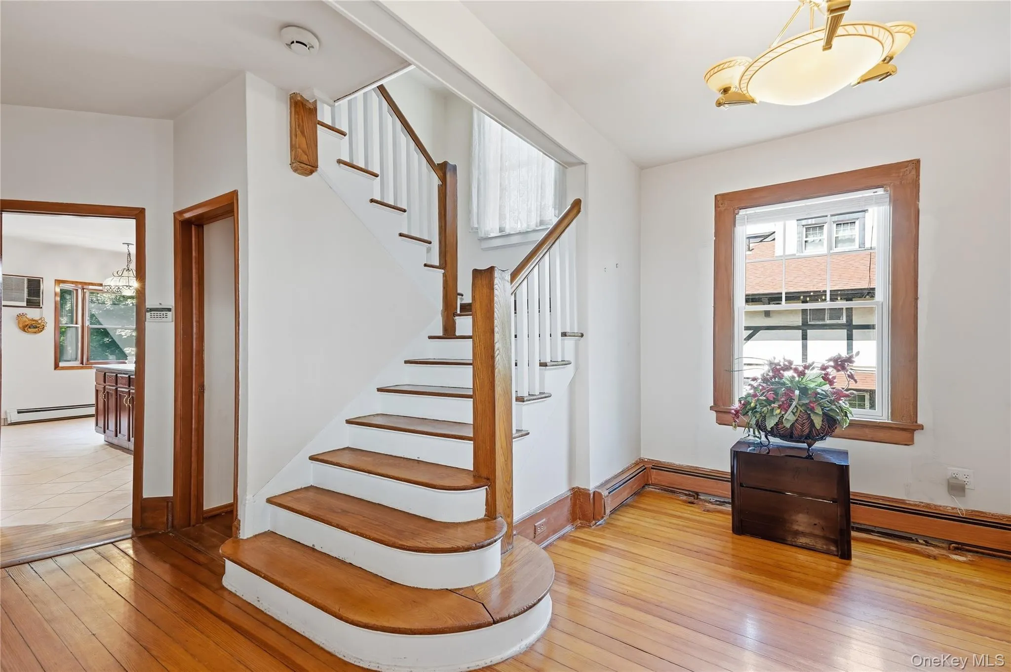 Sculptural staircase makes a striking first impression Sculptural staircase makes a striking first impression