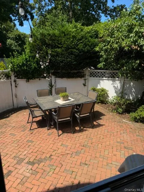 11 Chestnut Street, Glen Cove, NY, 3 Bedrooms Bedrooms, 6 Rooms Rooms,1 BathroomBathrooms,Residential Lease,For Rent,Chestnut,0,1041704 11 Chestnut Street, Glen Cove, NY, 3 Bedrooms Bedrooms, 6 Rooms Rooms,1 BathroomBathrooms,Residential Lease,For Rent,Chestnut,0,1041704